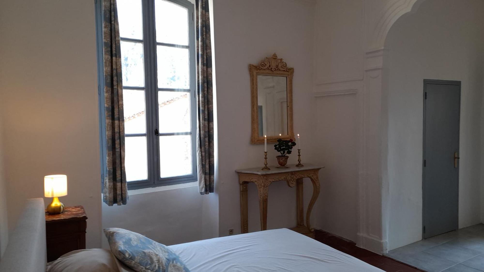 Bed and Breakfast La Tour De Pezene Андюз Номер фото