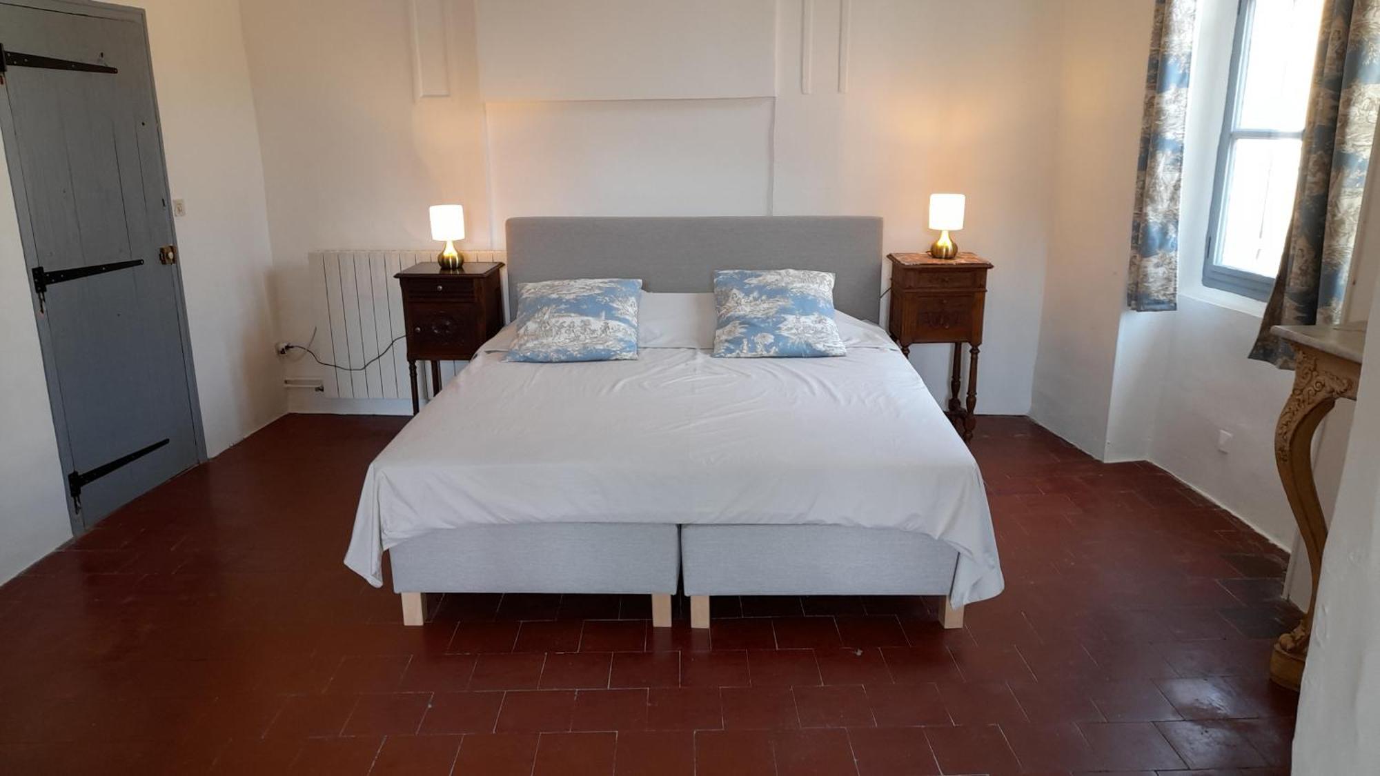 Bed and Breakfast La Tour De Pezene Андюз Номер фото