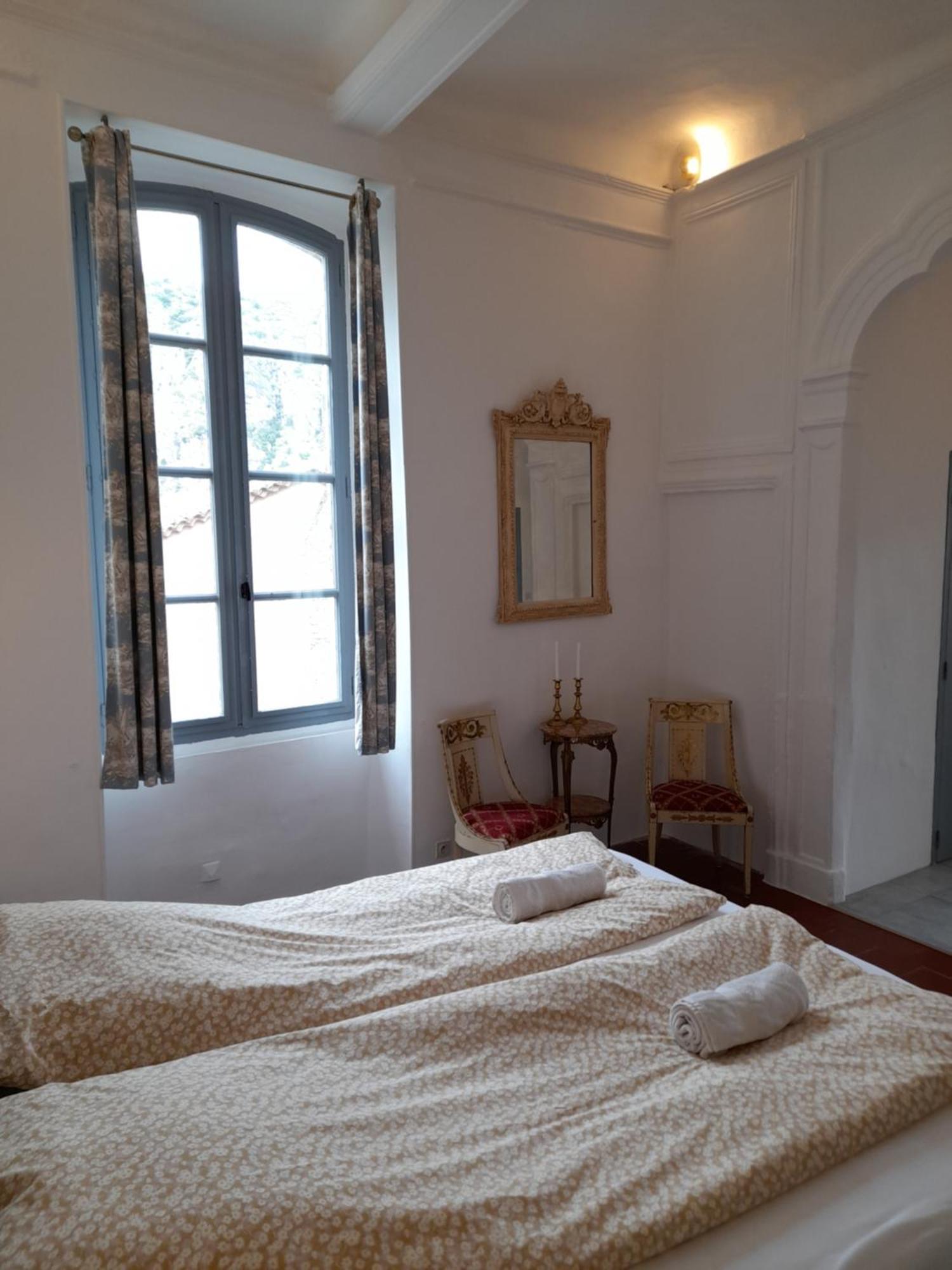 Bed and Breakfast La Tour De Pezene Андюз Номер фото