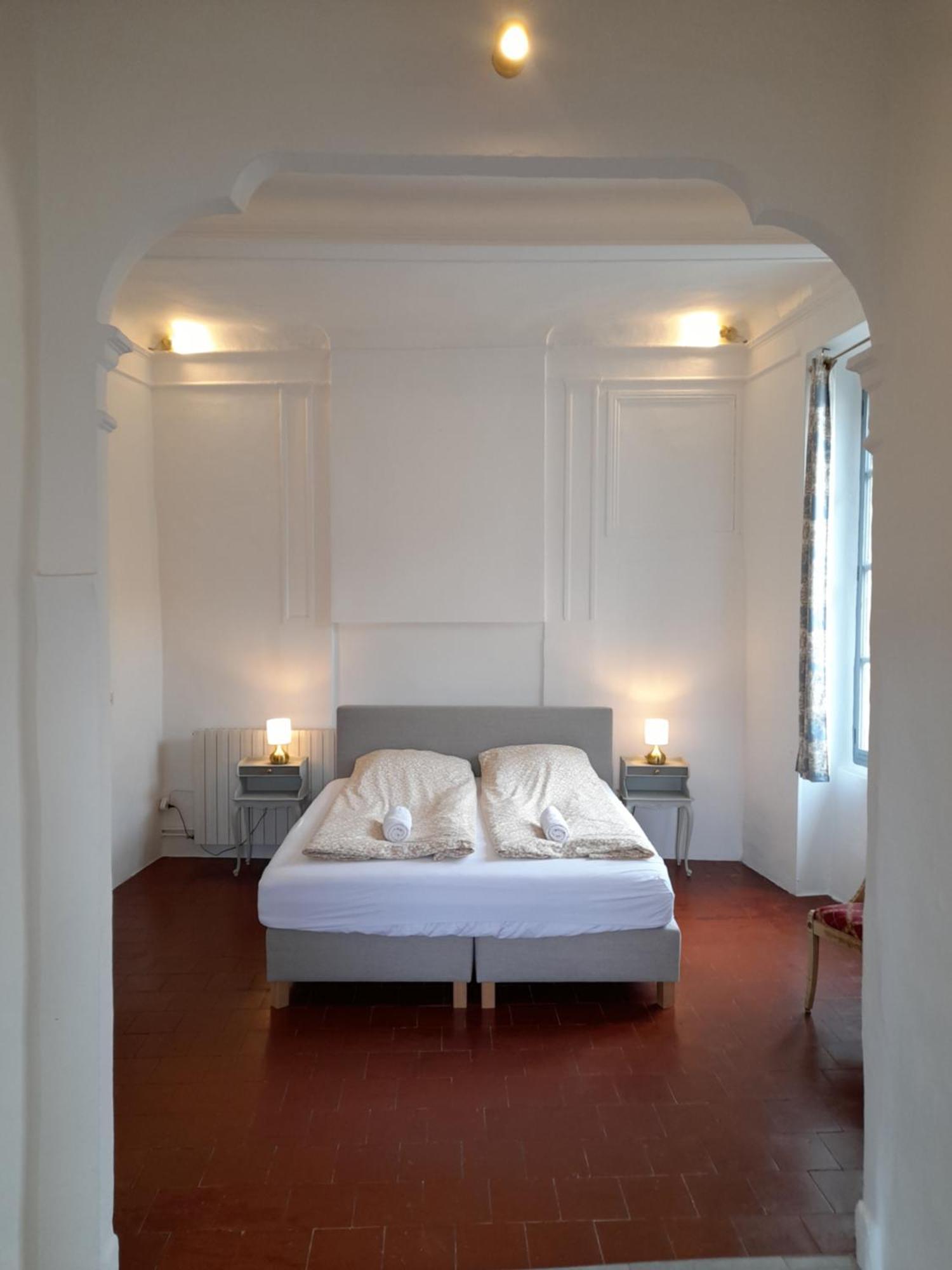 Bed and Breakfast La Tour De Pezene Андюз Номер фото